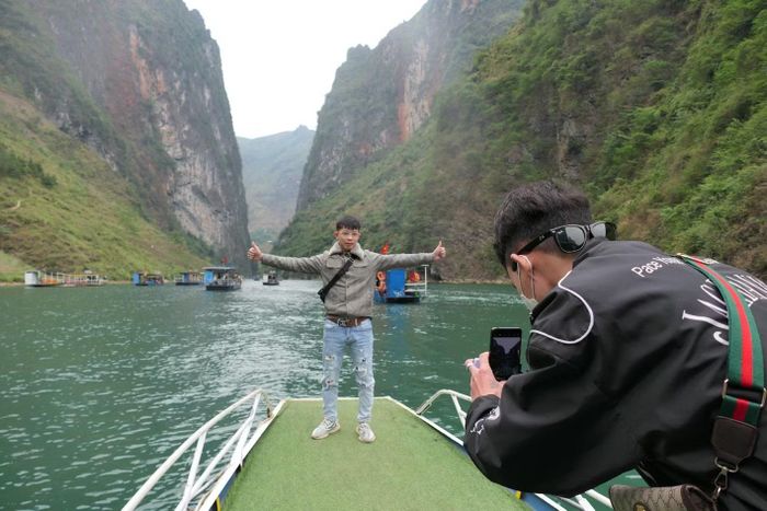 Những tháng cuối năm là mùa du lịch trên vùng Cao nguyên đá Đồng Văn. (Ảnh: KHÁNH TOÀN)