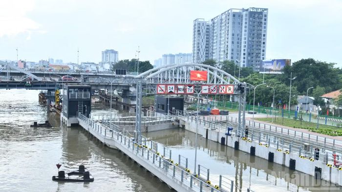  Công trình cống Tân Thuận ngăn triều tại Thành phố Hồ Chí Minh. (Ảnh: THANH GIANG) 
