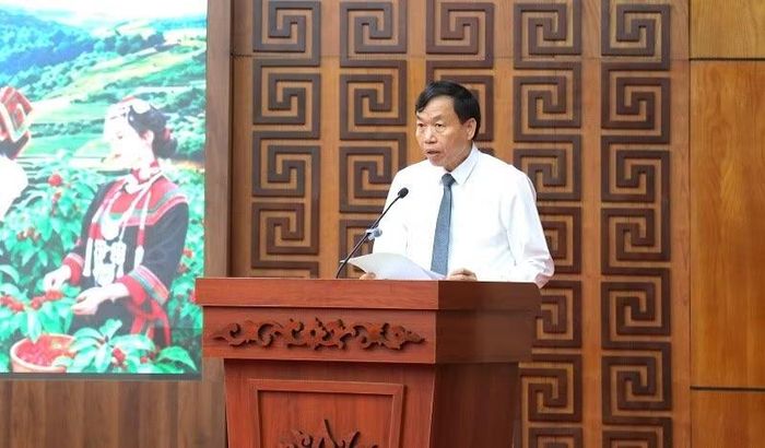 Đồng chí Lê Văn Lương, Chủ tịch Ủy ban nhân dân tỉnh Điện Biên gửi lời cảm ơn các doanh nghiệp, doanh nhân, nhà đầu tư đã đồng hành cùng Điện Biên. (Ảnh: LÊ LAN)