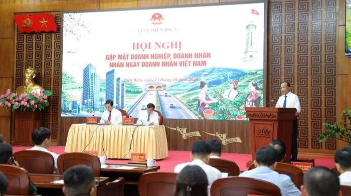 Ông Nguyễn Chí Ba, Phó Chủ tịch Hiệp hội Doanh nghiệp tỉnh Điện Biên phát biểu tại hội nghị. (Ảnh: LÊ LAN)