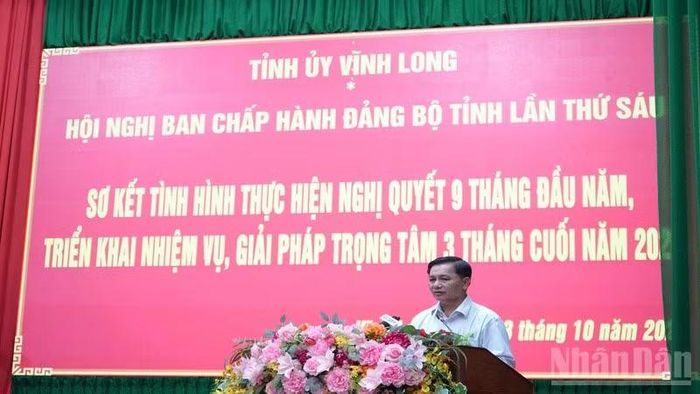 Đồng chí Trần Văn Lâu, Ủy viên Ban Chấp hành Trung ương Đảng, Bí thư Tỉnh ủy Vĩnh Long phát biểu chỉ đạo tại hội nghị. (Ảnh: HOÀNG TRUNG)
