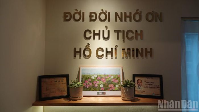 Khu vực trưng bày các ấn phẩm về Bác Hồ tại Không gian văn hóa Hồ Chí Minh ở Hotel Grand Saigon. (Ảnh: LINH BẢO)
