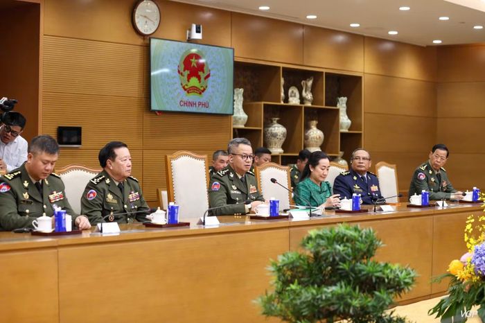  Đoàn đại biểu Bộ Quốc phòng Campuchia tham dự buổi tiếp. (Ảnh: chinhphu.vn/Nhật Bắc) 