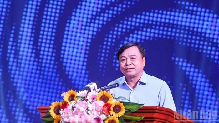 Thứ trưởng Nông nghiệp và Môi trường Nguyễn Hoàng Hiệp phát biểu tại lễ mít-tinh.