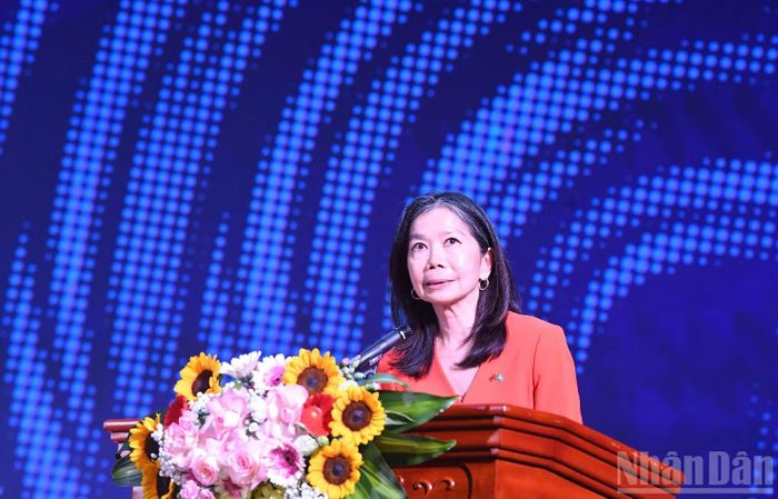 Bà Pauline Tamesis, Điều phối viên thường trú Liên hợp quốc tại Việt Nam phát biểu tại lễ mít-tinh.