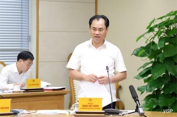 Bộ trưởng Nông nghiệp và Môi trường Trịnh Việt Hùng báo cáo tại cuộc họp. (Ảnh: chinhphu.vn/Gia Huy)
