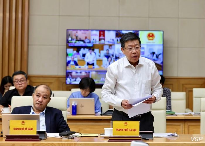 Lãnh đạo Ủy ban nhân dân thành phố Hà Nội phát biểu ý kiến. (Ảnh: chinhphu.vn/Phương Nguyên)