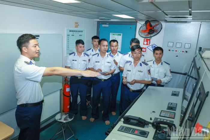 Tập trung củng cố kiến thức lý thuyết, rèn luyện kỹ năng thực hành. (Ảnh: ĐỨC TĨNH)