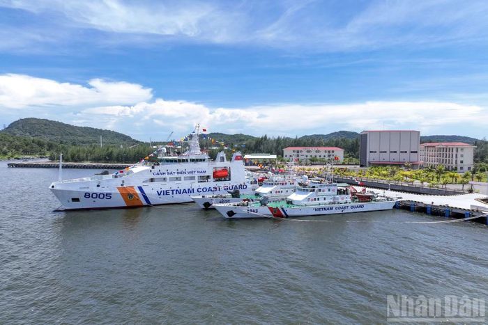 Các tàu của Bộ Tư lệnh Vùng Cảnh sát biển 4 sẵn sàng bước vào hội thi, hội thao với quyết tâm cao nhất. (Ảnh: ĐỨC TĨNH)