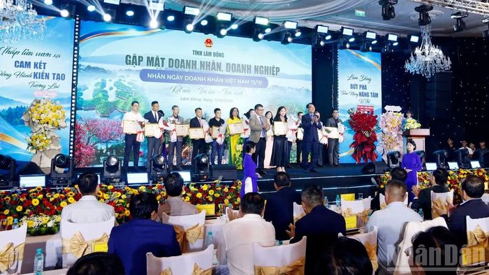 Quang cảnh chương trình. (Ảnh: BẢO VĂN)