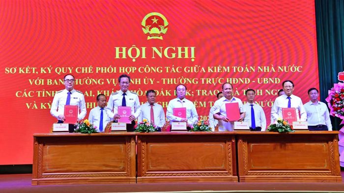 Kiểm toán nhà nước ký Quy chế phối hợp công tác với Thường trực Hội đồng nhân dân, Ủy ban nhân dân tỉnh Gia Lai. (Ảnh: P.LOAN)
