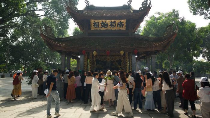 Famtrip kết nối nhiều điểm đến di sản của Bắc Ninh. (Ảnh: NGUYÊN VŨ)