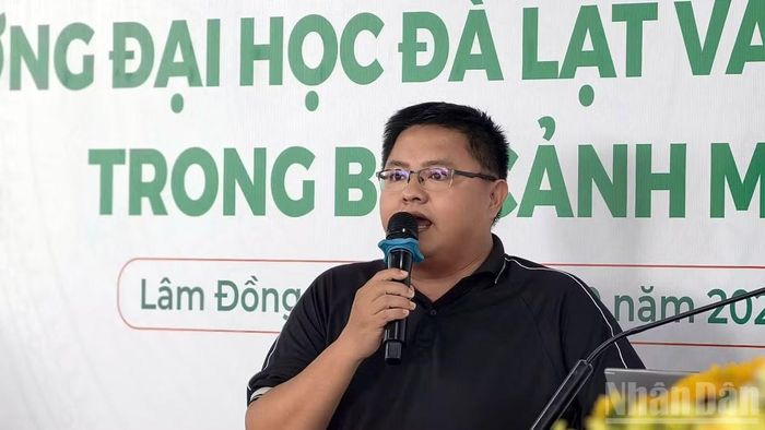 Đại biểu trao đổi tại tọa đàm. (Ảnh: BẢO VĂN)
