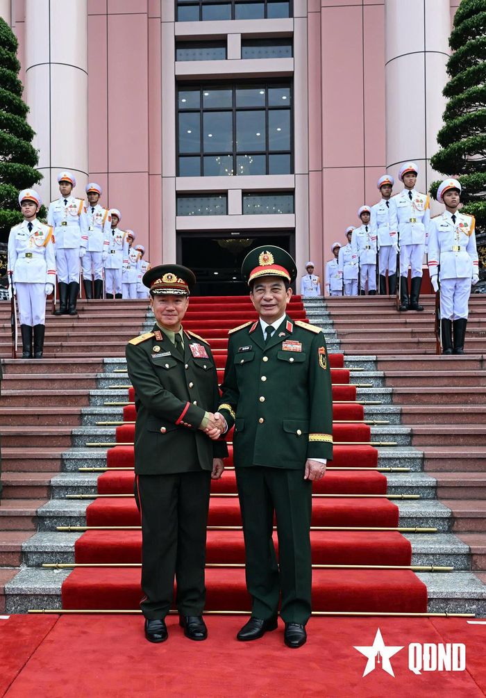  Đại tướng Phan Văn Giang và Đại tướng Khamliang Outhakaysone. Ảnh: TRỌNG HẢI  