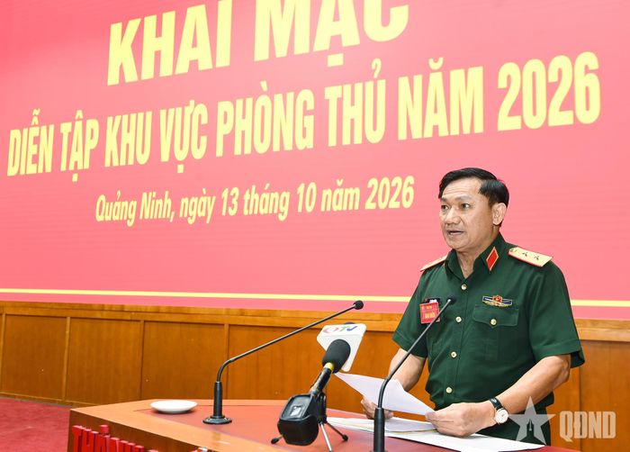  Trung tướng Lê Văn Hướng, Phó tổng Tham mưu trưởng phát biểu chỉ đạo tại khai mạc.