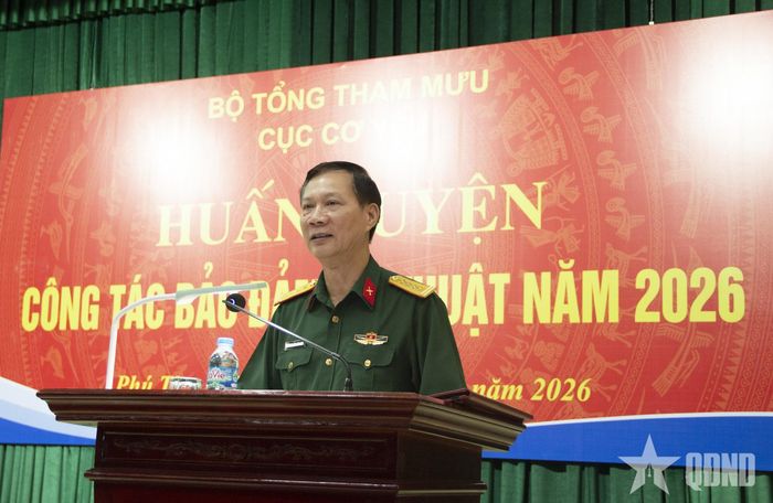Đại tá Nguyễn Văn Thu, Phó cục trưởng Cục Cơ yếu (Bộ Tổng Tham mưu) phát biểu khai mạc lớp huấn luyện.