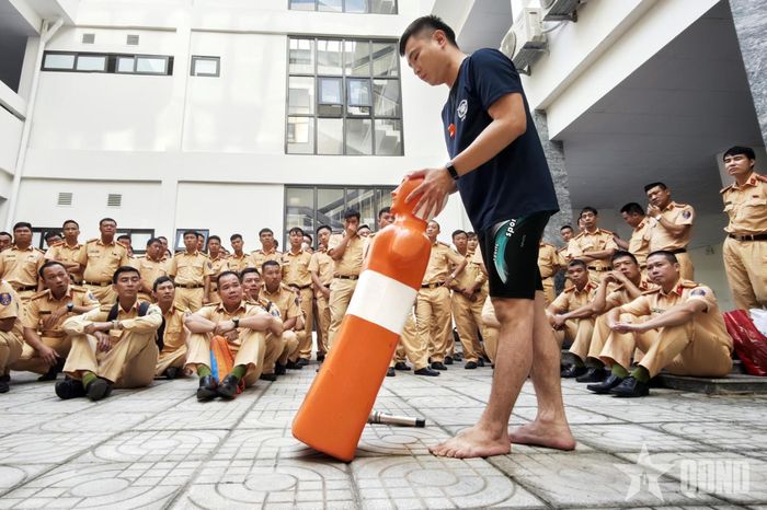  Hướng dẫn kỹ năng cứu hộ.  