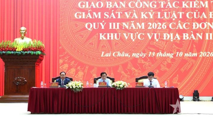 Duy trì tham luận tại hội nghị. 