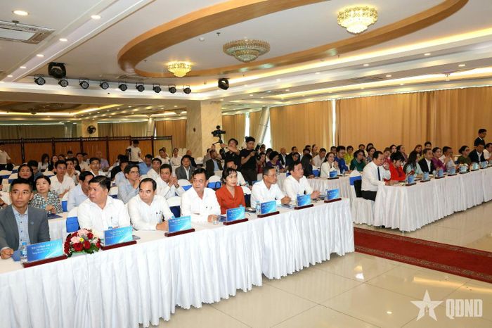 Quang cảnh diễn đàn.