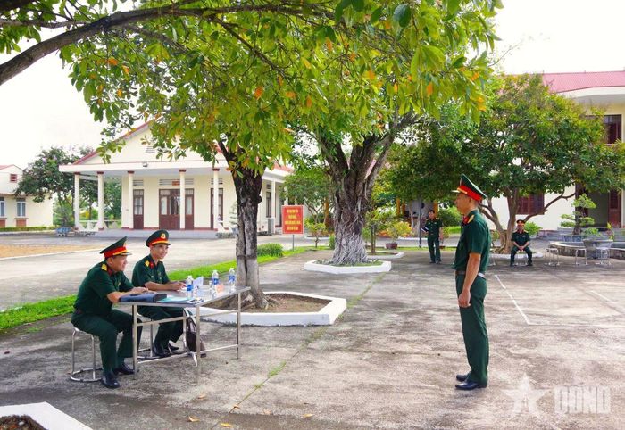  Đoàn công tác kiểm tra các mặt công tác tại Đoàn Kinh tế - Quốc phòng 737.  