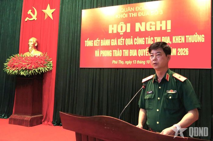 Thiếu tướng Phạm Hùng Quyết, Phó tư lệnh Quân đoàn 12 phát biểu chỉ đạo.