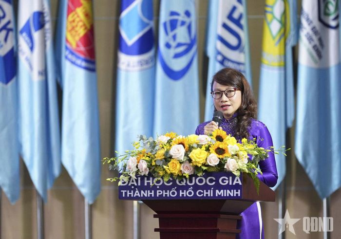  GS, TS Nguyễn Thị Thanh Mai, Ủy viên Trung ương Đảng, Giám đốc Đại học Quốc gia TP Hồ Chí Minh phát biểu tại buổi lễ.