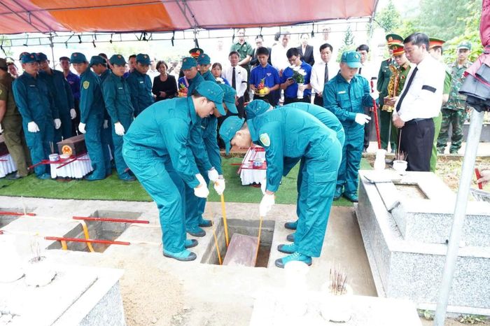 Lễ truy điệu, an táng 5 hài cốt liệt sĩ tại Duy Xuyên.