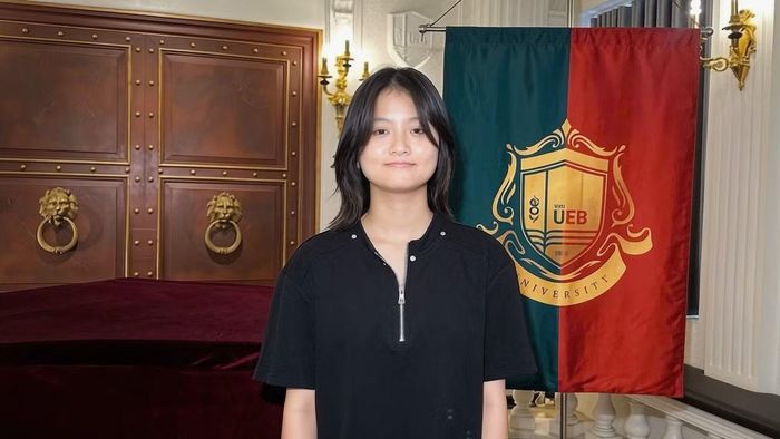 Lê Phương Thanh (sinh năm 2008, quê Thanh Hóa) trở thành thủ khoa đầu vào ngành Tài chính Ngân hàng, trường ĐH Kinh tế (ĐHQG Hà Nội), với điểm xét tuyển 27,43.