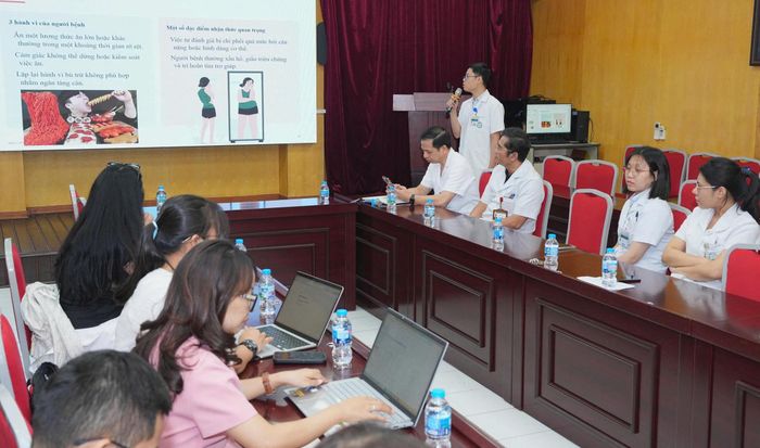  Tọa đàm về chứng ăn vô độ tâm thần tại Viện Sức khỏe Tâm thần. Ảnh: THẾ ANH 