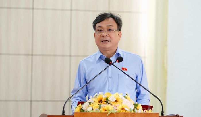  Thiếu tướng Vũ Huy Khánh thay mặt Tổ ĐBQH số 1 tiếp thu ý kiến, kiến nghị của cử tri. Ảnh: DUY TRẦN 