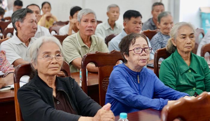  Cử tri tham dự hội nghị. Ảnh: DUY TRẦN 