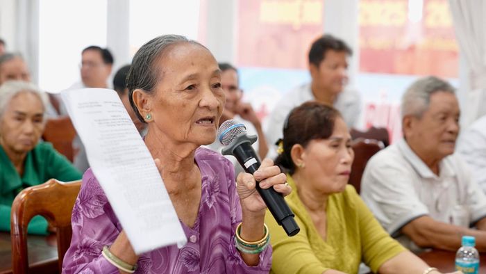  Cử tri phường Thuận An kiến nghị nhiều vấn đề an sinh xã hội. Ảnh: DUY TRẦN 