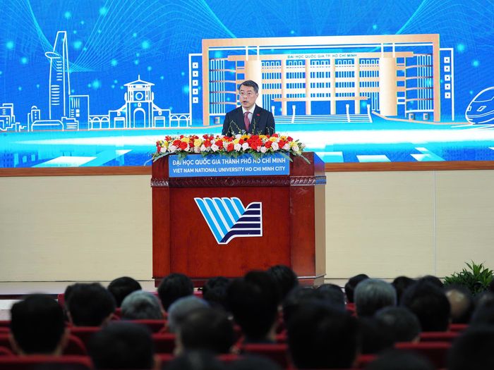  Thủ tướng Lê Minh Hưng phát biểu và chia sẻ tại Lễ Khai khóa - Ảnh: HOÀNG HÙNG 