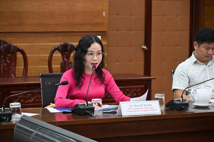  TS Mai Mỹ Hạnh, Phó Trưởng Khoa Tâm lý học, Trường Đại học Sư phạm TPHCM, nhấn mạnh môi trường số ảnh hưởng rất lớn đến sức khỏe tâm thần của học sinh và giáo viên 