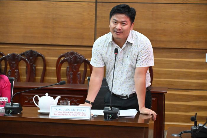  TS Nguyễn Đắc Thanh, Trưởng Khoa Khoa học giáo dục, Trường Đại học Sư phạm TPHCM phát biểu tại hội thảo 