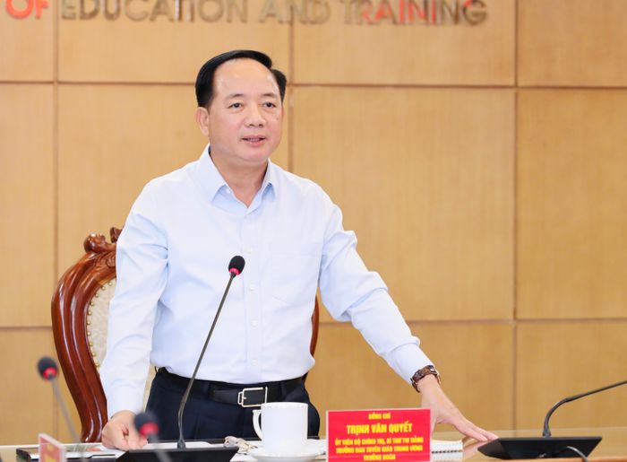  Đồng chí Trịnh Văn Quyết, Ủy viên Bộ Chính trị, Bí thư Trung ương Đảng, Trưởng Ban Tuyên giáo Trung ương phát biểu tại cuộc làm việc. Ảnh: NGUYỄN MẠNH 