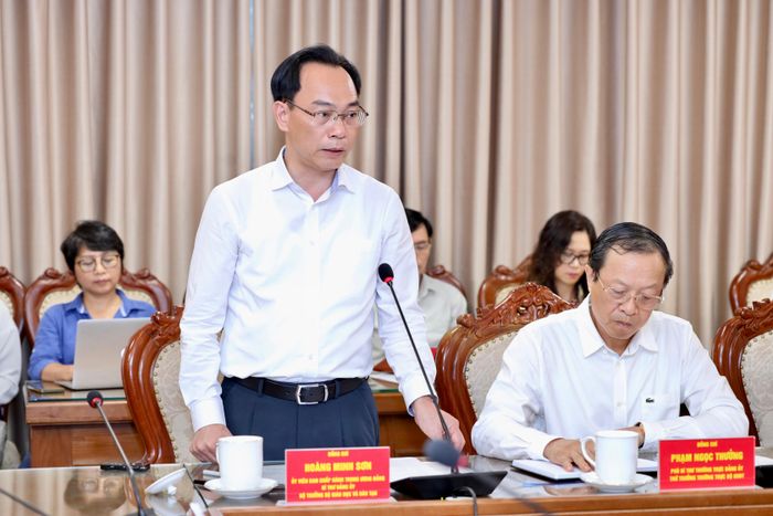  Bộ trưởng Bộ GD-ĐT Hoàng Minh Sơn phát biểu tại hội nghị. Ảnh: NGUYỄN MẠNH 