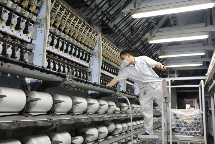 Sản phẩm sợi làm từ polyester dùng trong ngành dệt may. Ảnh minh họa theo Bộ Công thương