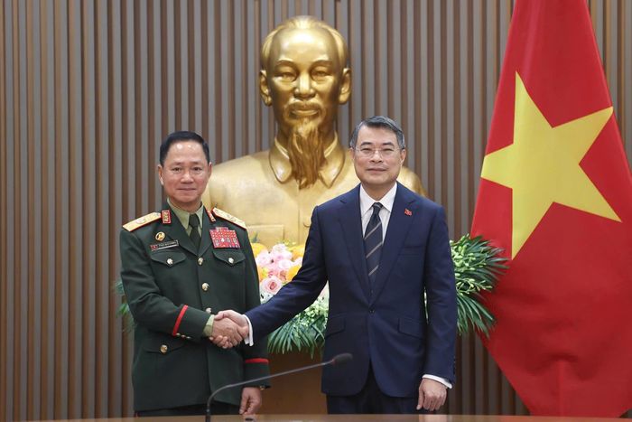 Thủ tướng Lê Minh Hưng tiếp Đại tướng Khamliang Outhakaysone, Ủy viên Bộ Chính trị, Phó Thủ tướng, Bộ trưởng Bộ Quốc phòng Lào. Ảnh: VIẾT CHUNG