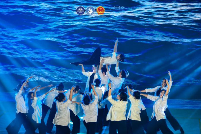 Sinh viên trình diễn tại cuộc thi Dance Storm tại Trường Đại học Sư phạm Hà Nội. Ảnh: Bộ Nông nghiệp và Môi trường cung cấp