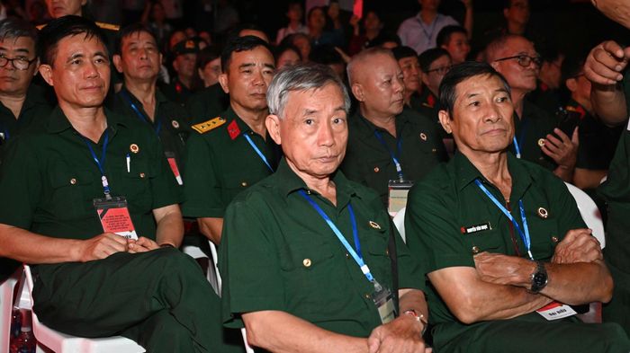  Các cựu chiến binh tham gia chương trình. Ảnh: MẠNH THẮNG 
