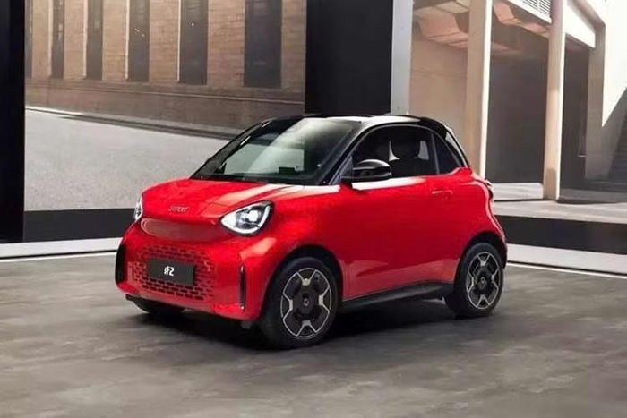 Smart hiện vẫn chưa công bố giá bán của mẫu xe mini điện #2 2027 mới. Theo tạp chí Autocar, mẫu xe này sẽ có giá khởi điểm khoảng 17.900 Bảng (khoảng 23.700 USD) tại thị trường Anh. Ngoài châu Âu và Anh, Smart #2 cũng sẽ được bán tại các thị trường khác, trong đó có Trung Quốc.