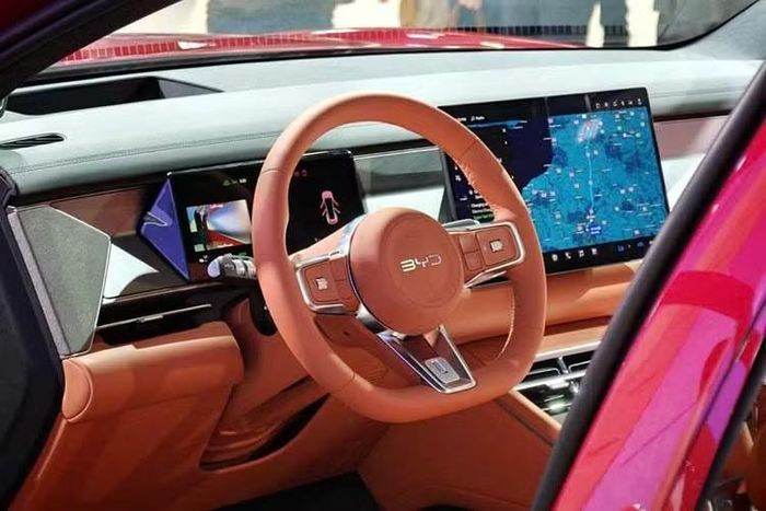 Công nghệ Flash Charging của BYD cho phép đạt được những thông số ấn tượng này, nhưng người dùng phải tìm được trạm sạc tương thích. Nhà sản xuất ô tô Trung Quốc vẫn đang xây dựng cơ sở hạ tầng, vì vậy số lượng trạm sạc hiện còn rất hạn chế. Tuy nhiên, BYD cho biết hãng sẽ đưa 3.000 trạm Flash Charging vào hoạt động trên khắp châu Âu trước cuối năm 2027.