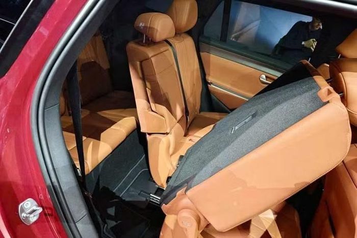 Phiên bản BYD Atto 8 dẫn động cầu sau có thể di chuyển quãng đường 652 km sau mỗi lần sạc trong khi con số tương ứng của phiên bản 2 mô-tơ là 602 km.
