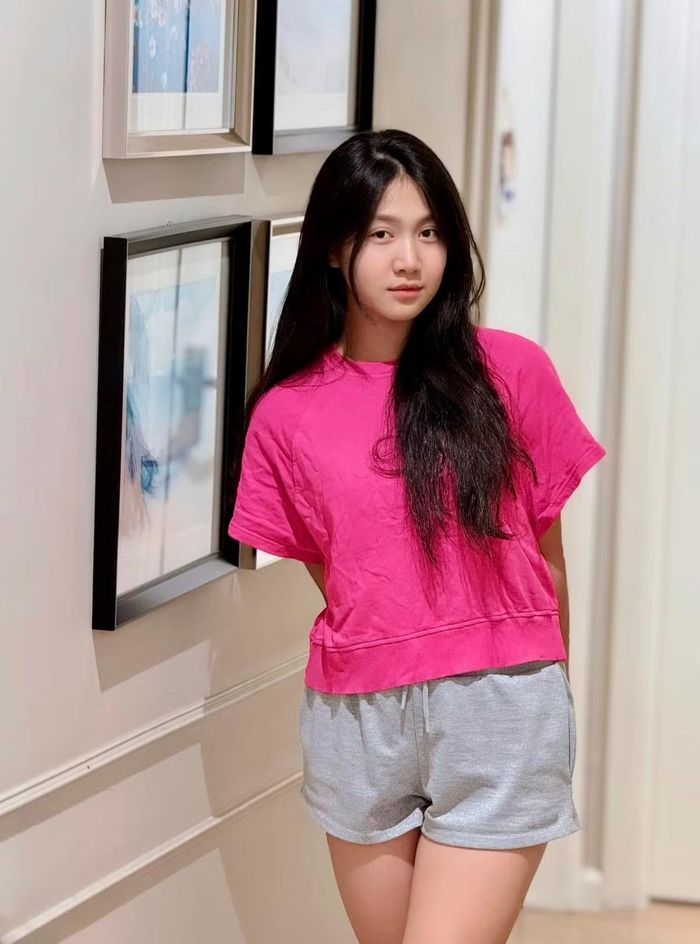 Từ cô bé Chíp đáng yêu của Bố ơi mình đi đâu thế đến thiếu nữ Phương Linh ở tuổi 17, hành trình trưởng thành của con gái Mạnh Trường khiến nhiều khán giả thích thú. Ảnh: FB Nguyen Manh Truong