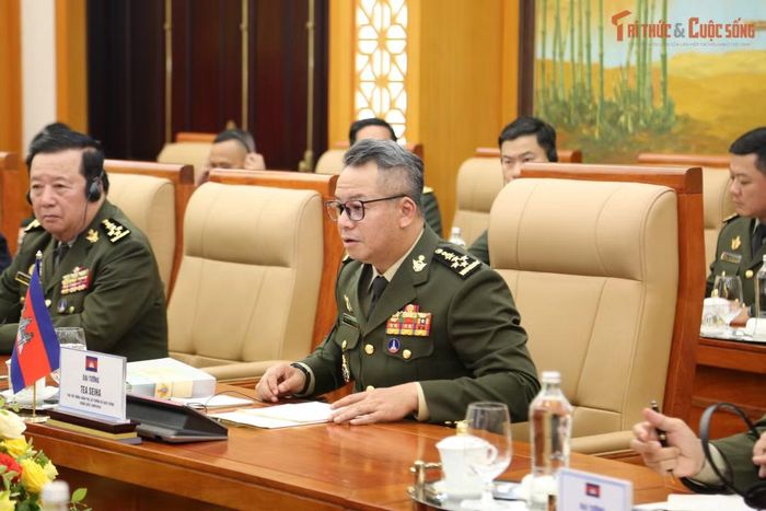 Đại tướng Khamliang Outhakaysone tại buổi hội đàm.