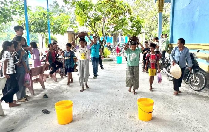 Xã Ô Lâm tổ chức các trò chơi dân gian cho thiếu nhi vui Lễ Sen Đôn Ta.