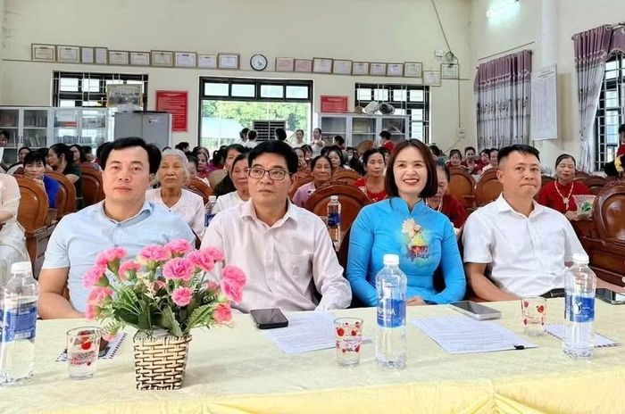 Đại biểu tham dự chương trình.