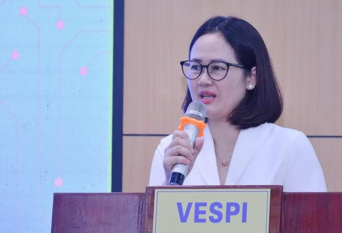 TS Hà Thị Thúy - Viện Chiến lược và Chính sách giáo dục báo cáo tại hội thảo.