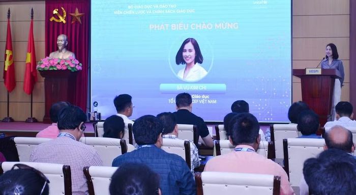 Bà Vũ Kim Chi - đại diện UNICEF Việt Nam chia sẻ tại hội thảo.